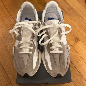 New Balance 327 mushroom and white size Men’s 7.5 Women’s 9